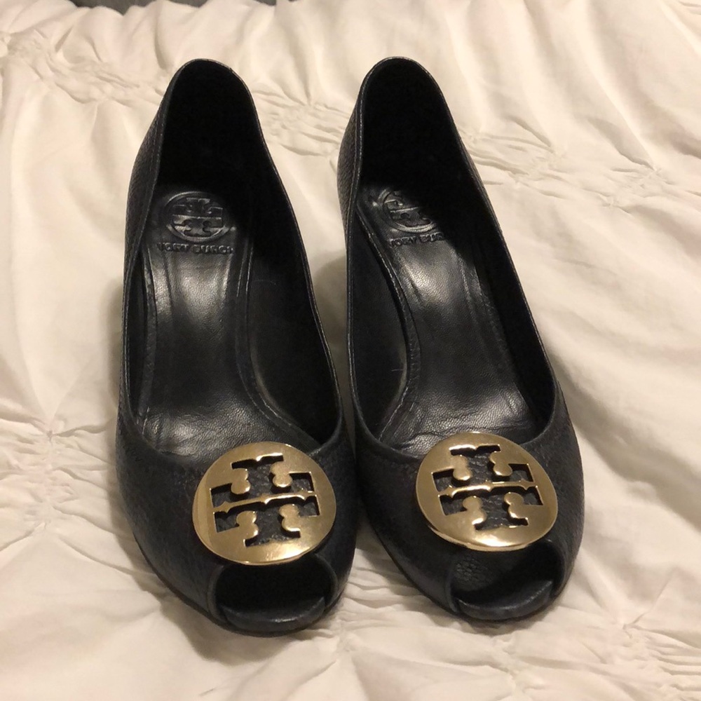 Tory burch peeptoe wedge 8M. Good condition